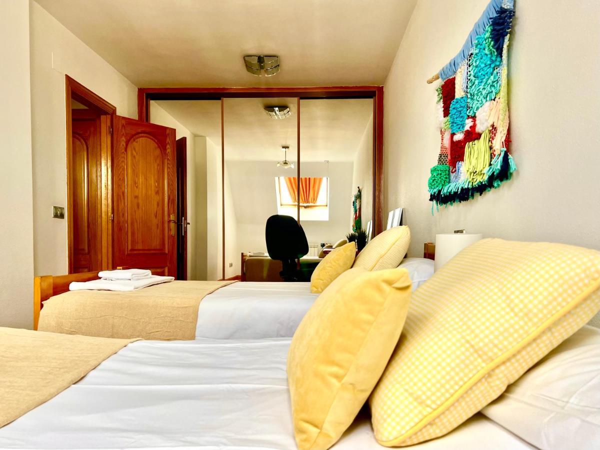 Housingleon - Conde Duplex Con Garaje Gratuito Apartment Exterior photo