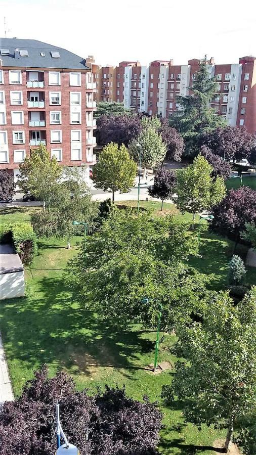 Housingleon - Conde Duplex Con Garaje Gratuito Apartment Exterior photo