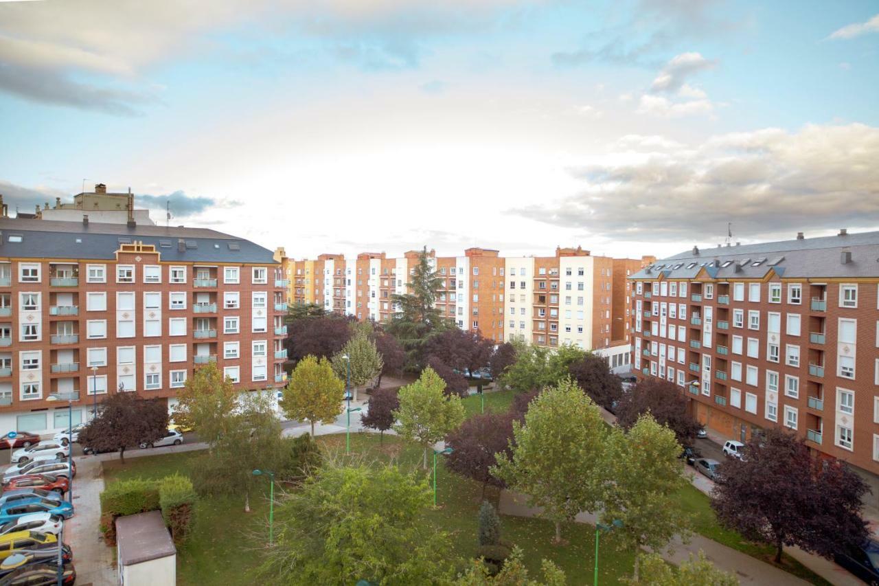 Housingleon - Conde Duplex Con Garaje Gratuito Apartment Exterior photo